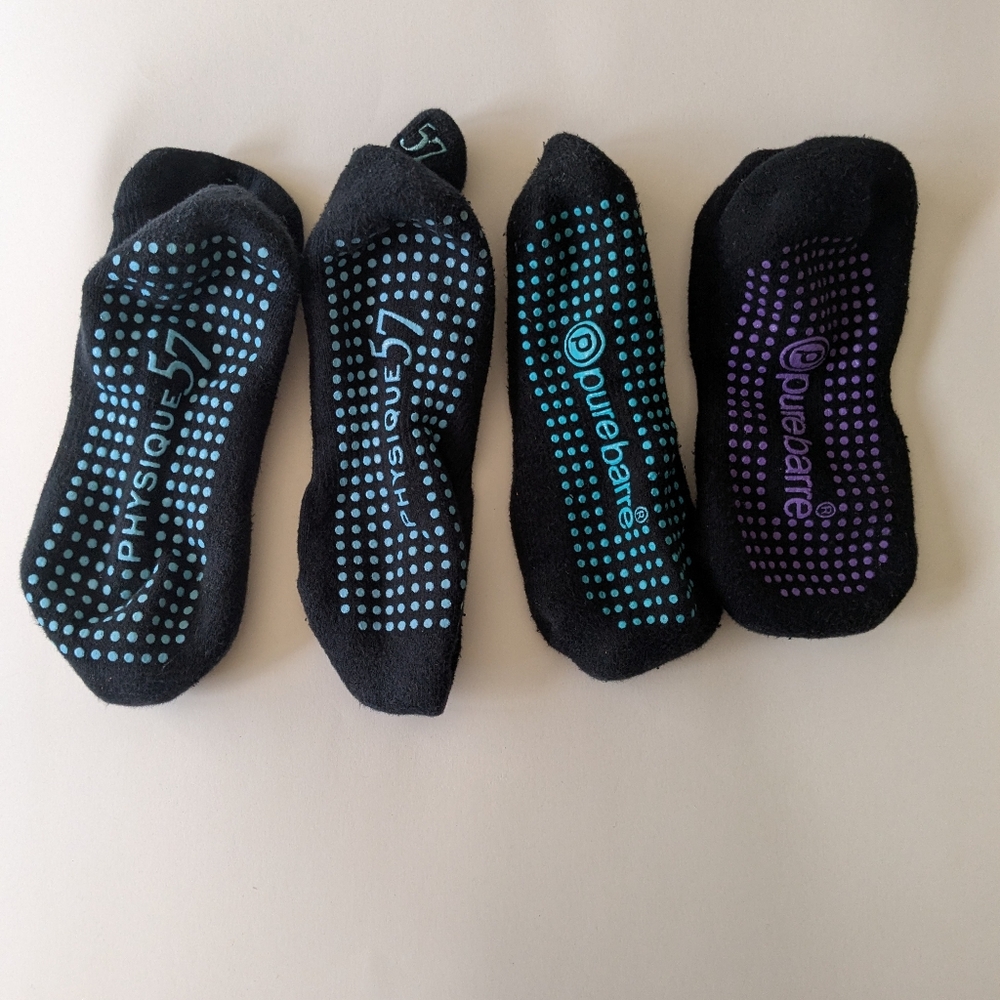 Grippy barre socks - 4 socks total, 1 pair, 1 mismatched pair